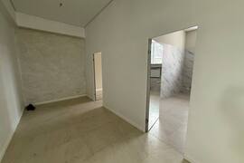 Торговое помещение 116 м² на 1 линии | Потолки 4 м | Окна