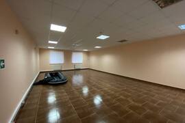 Офис Здание 840 м² 