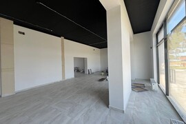 Торговое помещение 120 м² с панорамными окнами на Первой линии