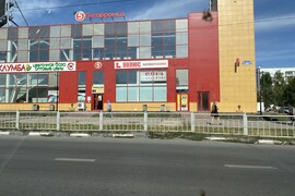 Торговая площадь 1115 м² (1-я линия, Витрины, Потолки 6.5м)
