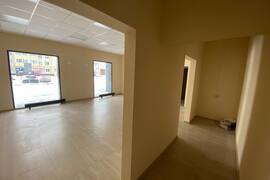 Торговая площадь / помещение свободного назначения, 61 м², центр, панорамные окна