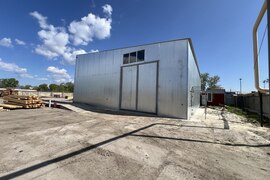 Склады / Цеха от 300 до 450 м² (Ворота под фуру)