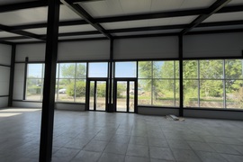Торговая площадь / шоурум в аренду, 177 м², первая линия, потолки 4 м, 20 кВт