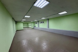 Помещение 150 м², цоколь с окнами, 1 линия