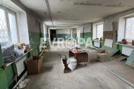 Помещение 500 м² со своим двором