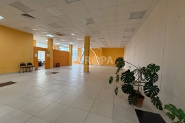 Помещение 158 м² под магазин, офис, можно частями