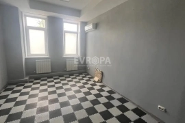 Помещение 77 м² под офис, кабинет, услуги