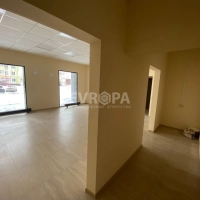 Торговая площадь / помещение свободного назначения, 61 м², центр, панорамные окна