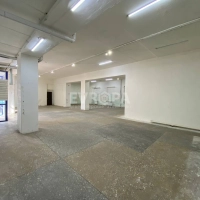 Торговая площадь в аренду, 263 м², первая линия, потолки 4 м, 50 кВт, 2 входа
