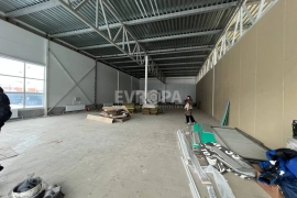Помещение 330 м² под магазин, пекарню, склад
