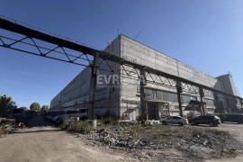 Производственный корпус 2093 м², кран-балки