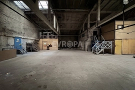 Склад 850 м², участок 10 соток