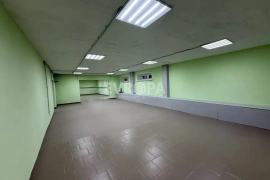 Помещение 150 м², цоколь с окнами, 1 линия