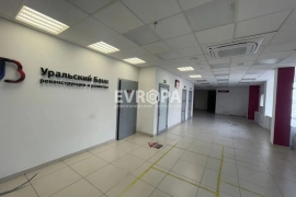 Помещение 193,6 м² в центре, два входа